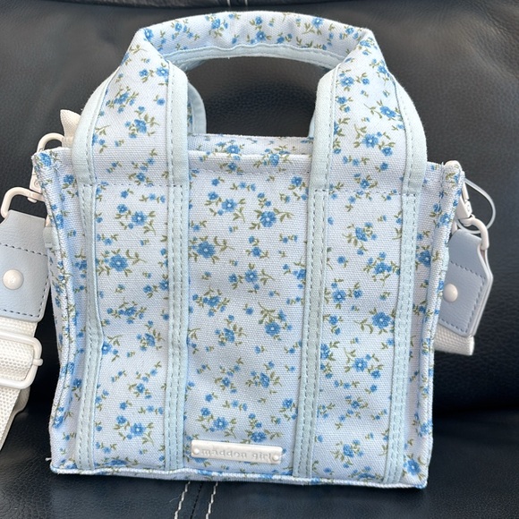 Viral Madden Girl Floral Mini Tote with Matching Coin Purse - Picture 3 of 14